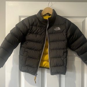 North face puffer jacket boys size 5 xxs gray